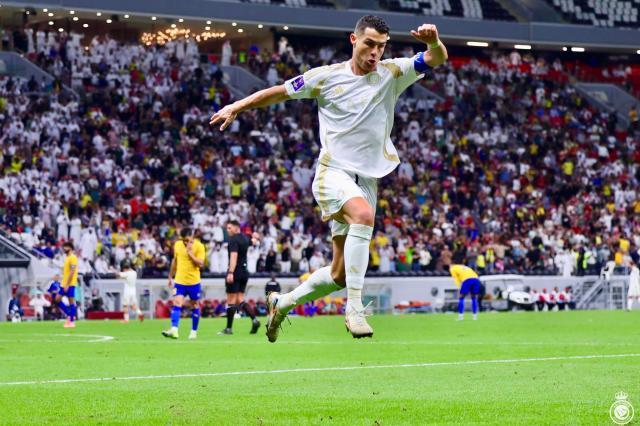 全球赛事-3场5球，C罗第13次单年进球超40，进完倒勾又献佳作