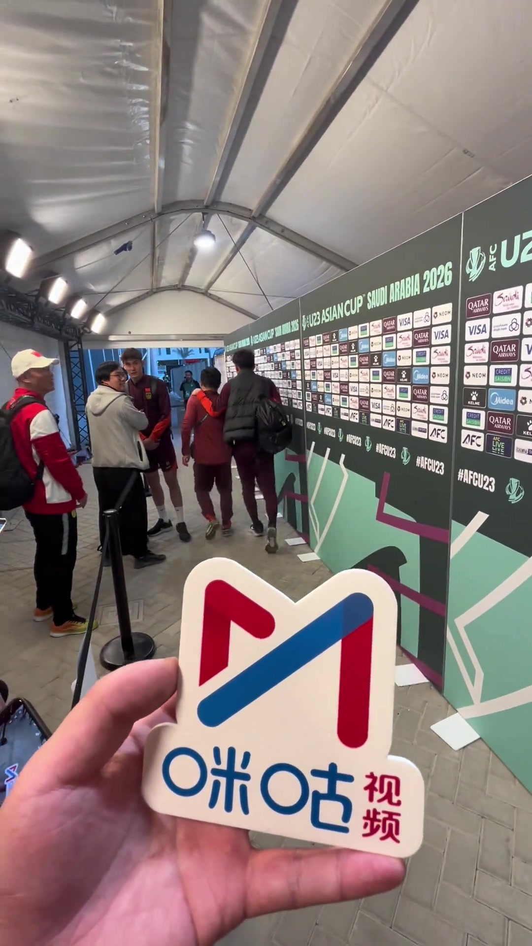 带病作战零封泰国！李昊赛后婉拒采访：生病了，发烧