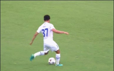 1628504342219093848.gif 赛程分析-【中超】巴索戈两球莫雷诺两传一射 大连人2比4申花